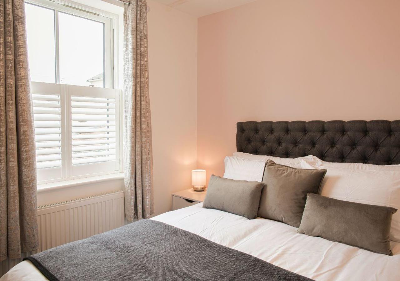 Stunning 2 Bed With Private Patio And Free Parking Villa Cheltenham Luaran gambar