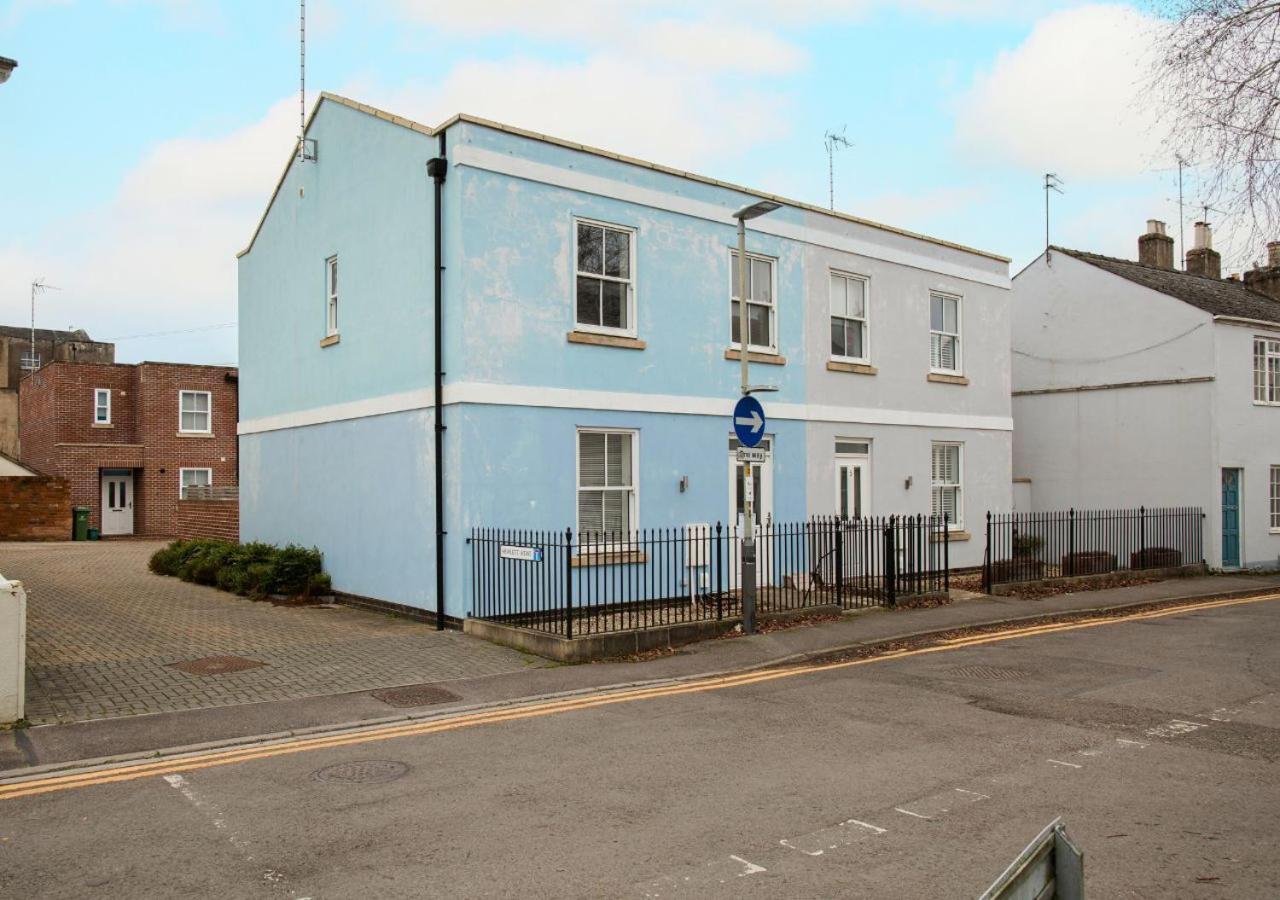 Stunning 2 Bed With Private Patio And Free Parking Villa Cheltenham Luaran gambar