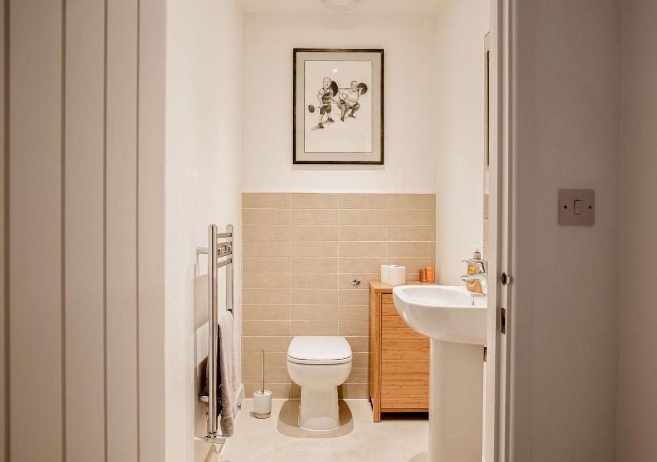 Stunning 2 Bed With Private Patio And Free Parking Villa Cheltenham Luaran gambar