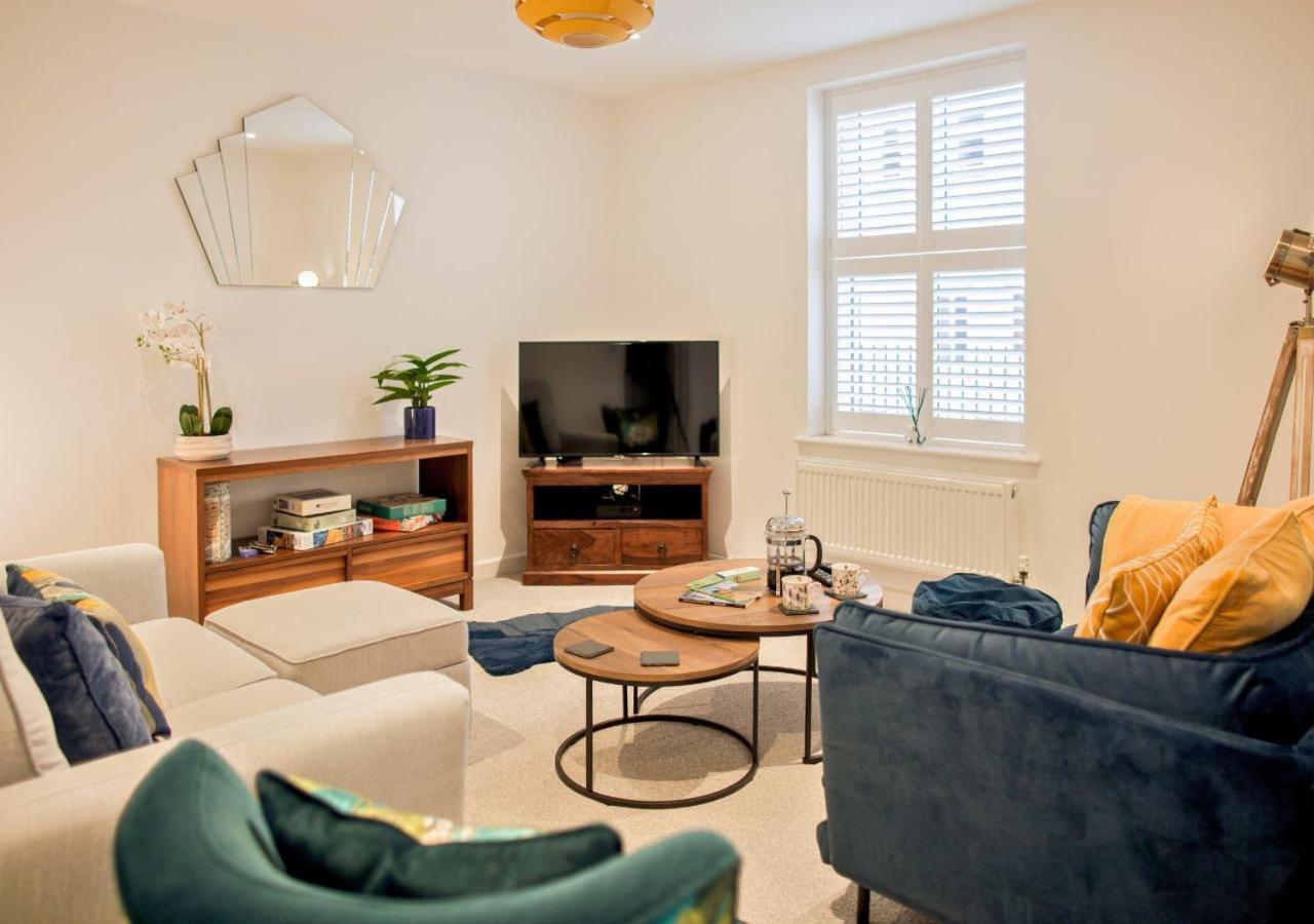 Stunning 2 Bed With Private Patio And Free Parking Villa Cheltenham Luaran gambar