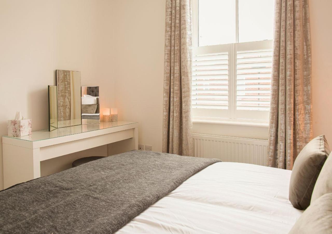Stunning 2 Bed With Private Patio And Free Parking Villa Cheltenham Luaran gambar