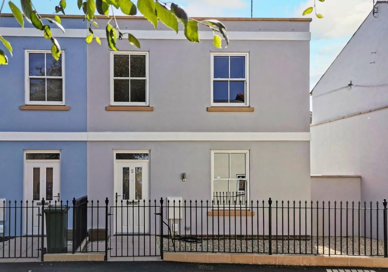 Stunning 2 Bed With Private Patio And Free Parking Villa Cheltenham Luaran gambar