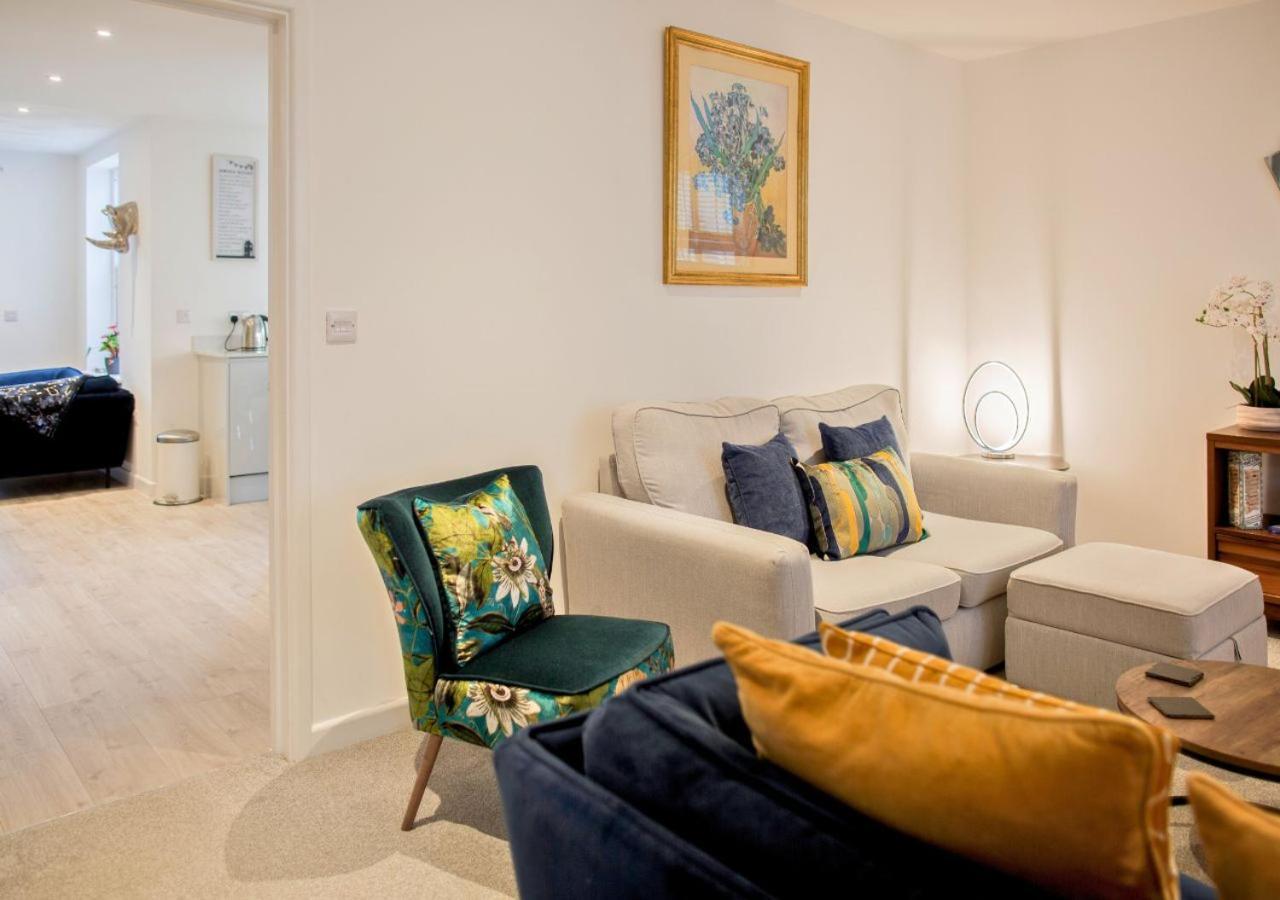 Stunning 2 Bed With Private Patio And Free Parking Villa Cheltenham Luaran gambar