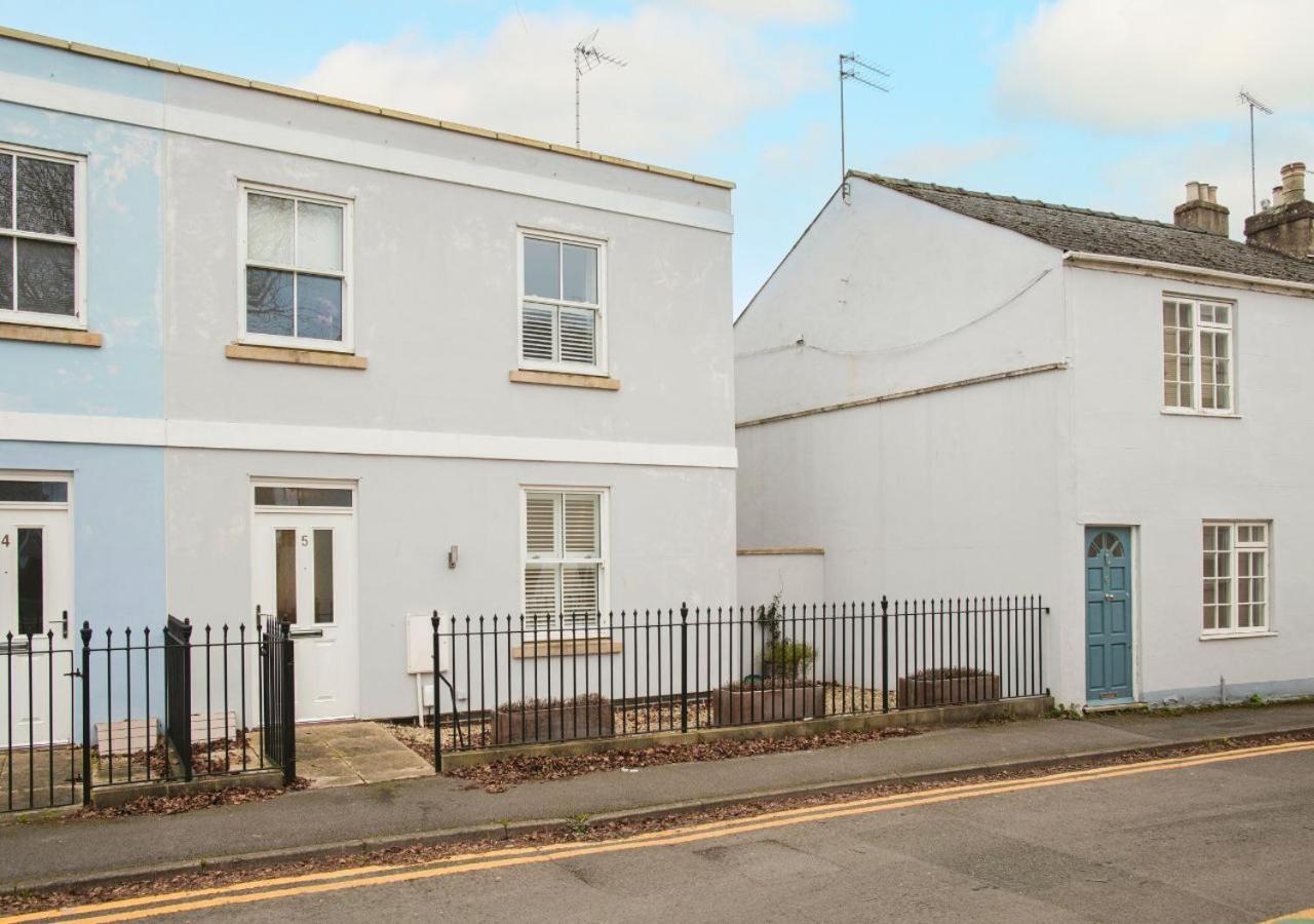 Stunning 2 Bed With Private Patio And Free Parking Villa Cheltenham Luaran gambar