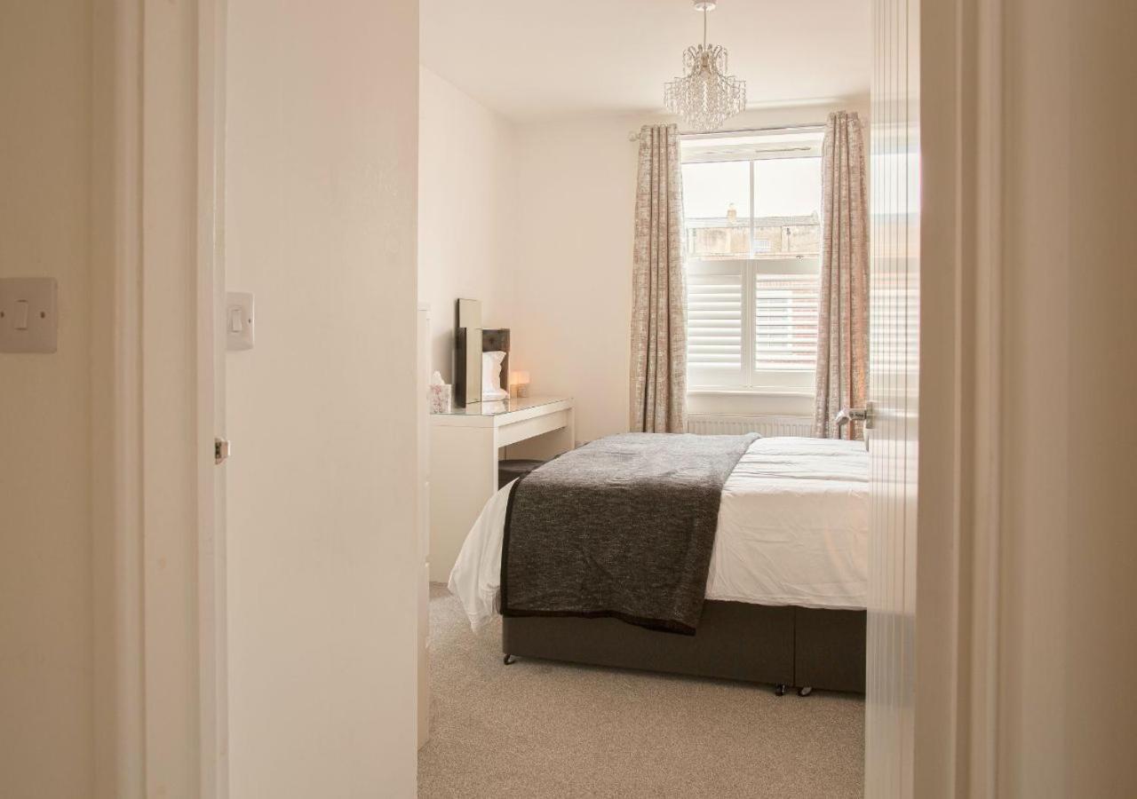 Stunning 2 Bed With Private Patio And Free Parking Villa Cheltenham Luaran gambar