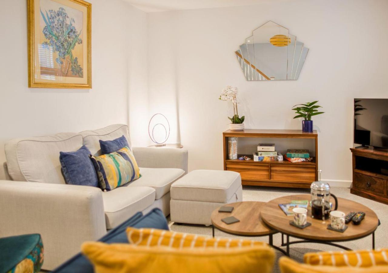 Stunning 2 Bed With Private Patio And Free Parking Villa Cheltenham Luaran gambar