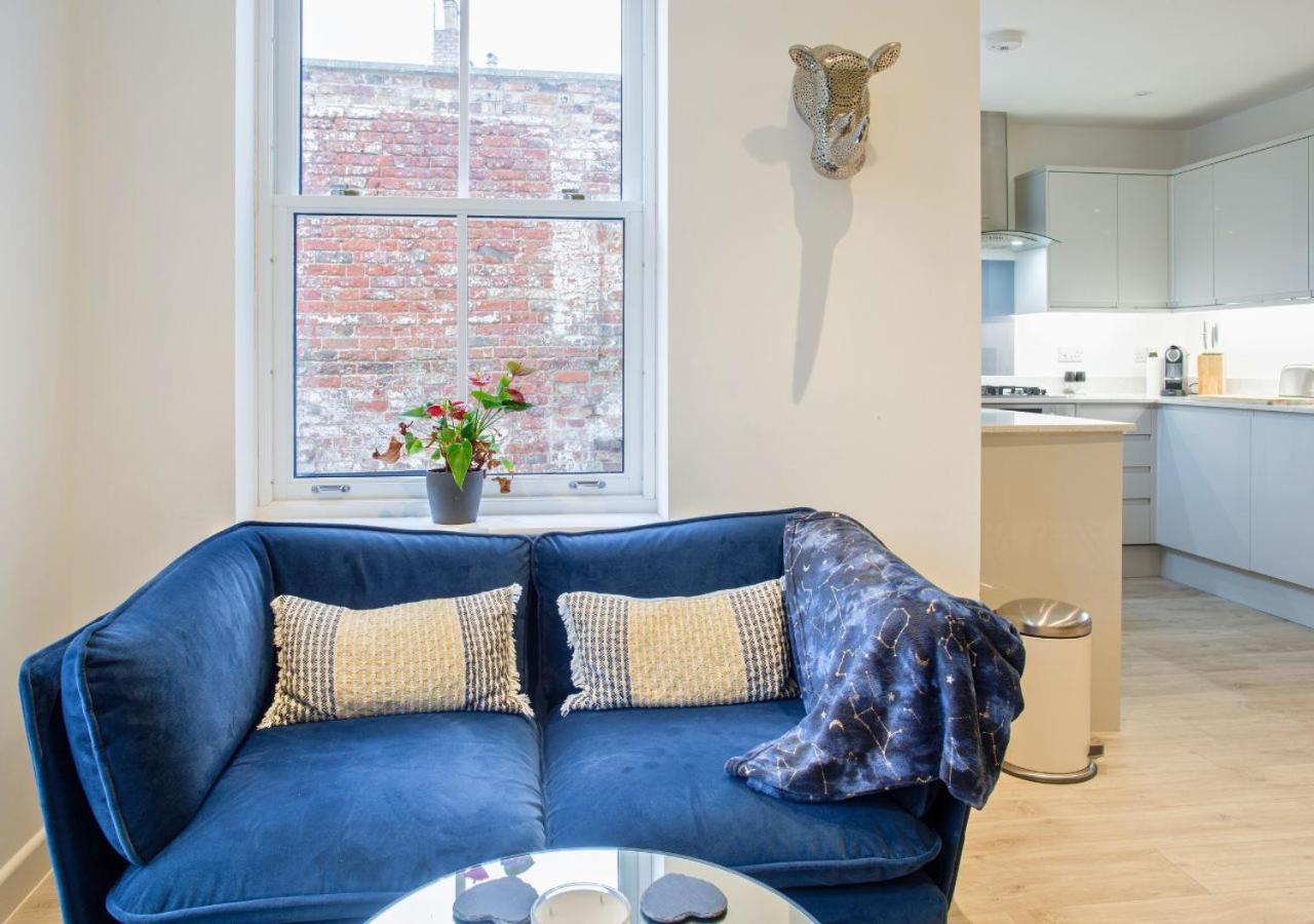 Stunning 2 Bed With Private Patio And Free Parking Villa Cheltenham Luaran gambar