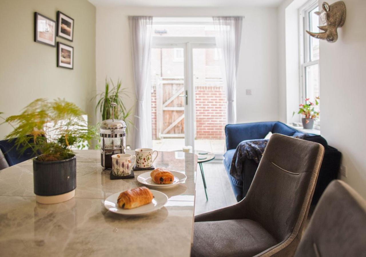 Stunning 2 Bed With Private Patio And Free Parking Villa Cheltenham Luaran gambar