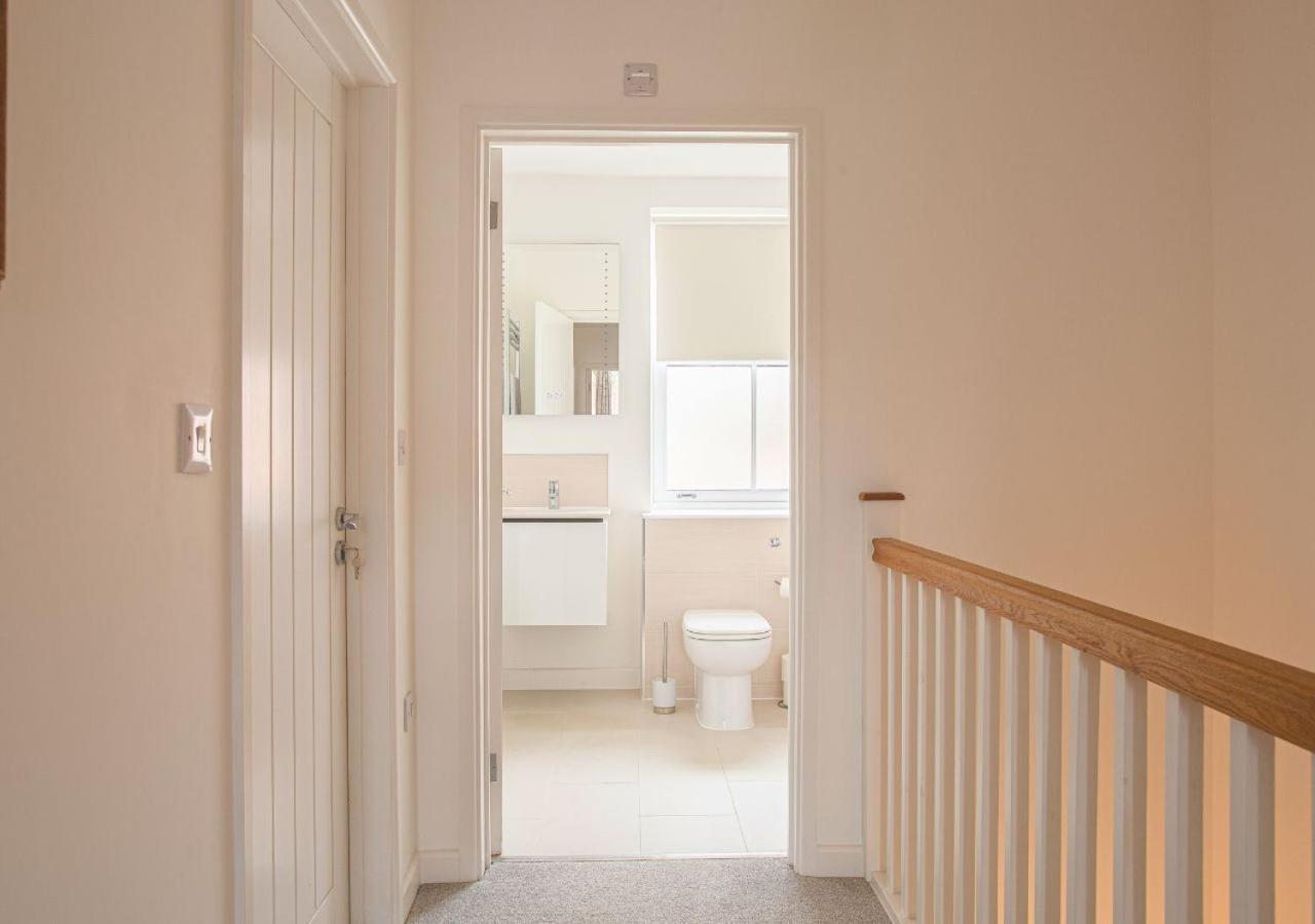 Stunning 2 Bed With Private Patio And Free Parking Villa Cheltenham Luaran gambar
